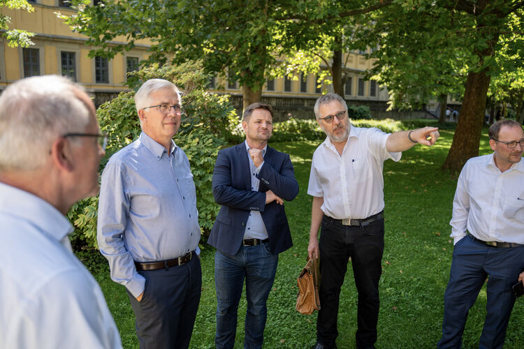 230823_Bundestagsabgeordnete-zu-Besuch-in-Stiftung_Foto-Julius-Drechsel (22)