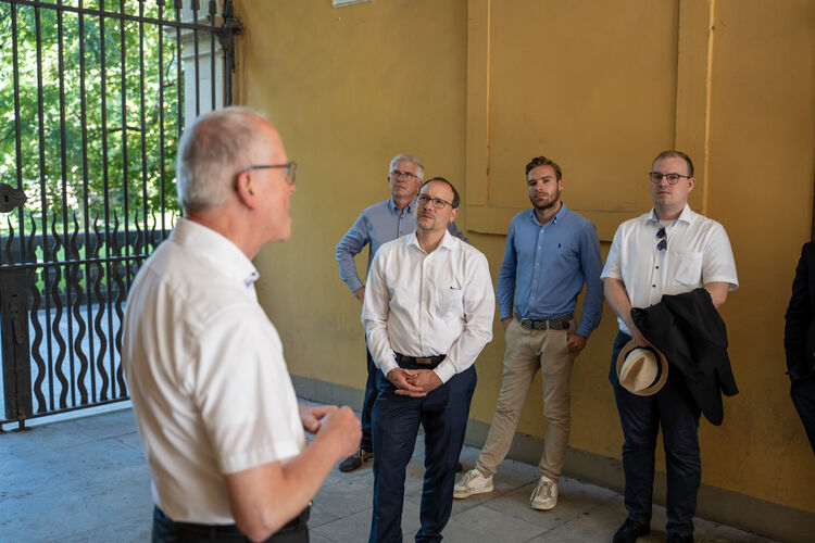 230823_Bundestagsabgeordnete-zu-Besuch-in-Stiftung_Foto-Julius-Drechsel (13)